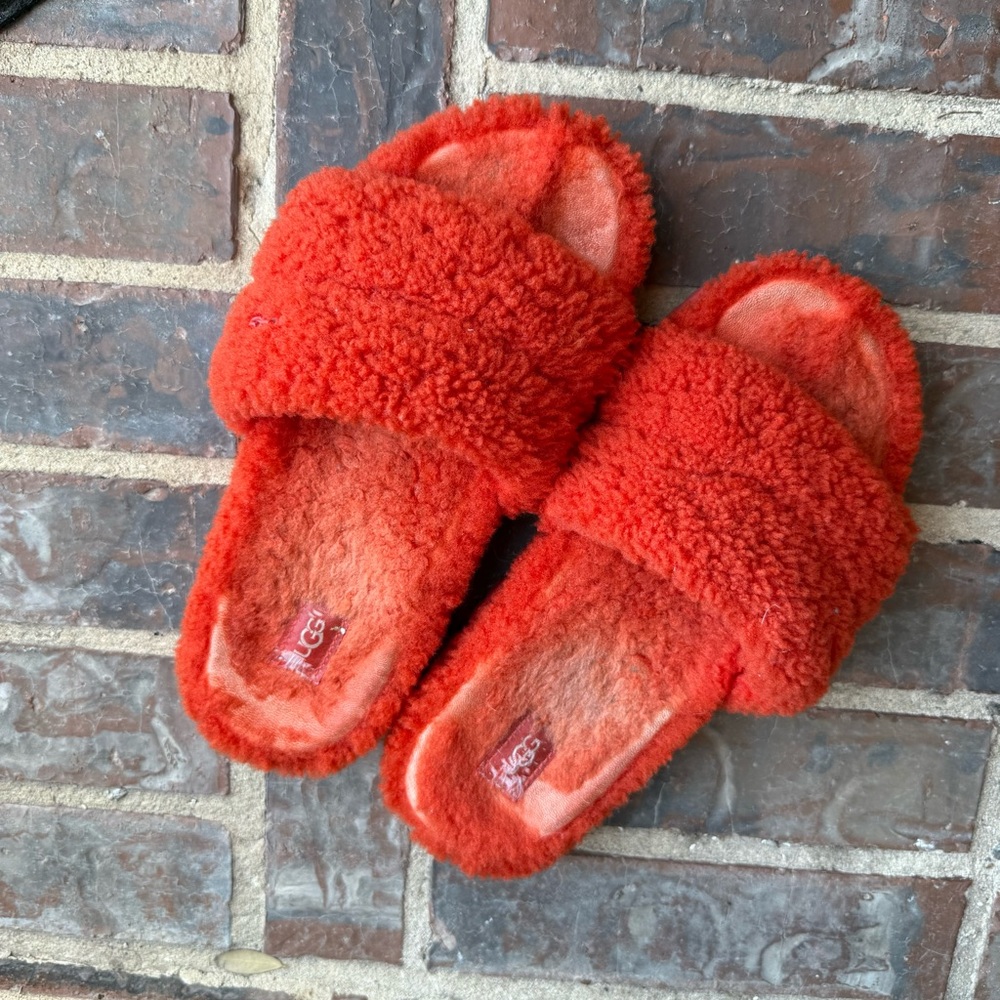 Ugg Cozy Red Fuzzy Slippers Size 8